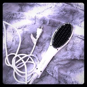 Gently USED Heated Smoothing Brush with Cord🎀